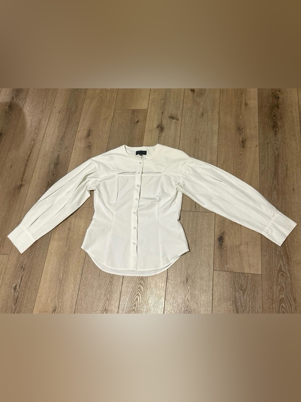 GRACIA Long Sleeves White Blouse, Semi New, Size M.
